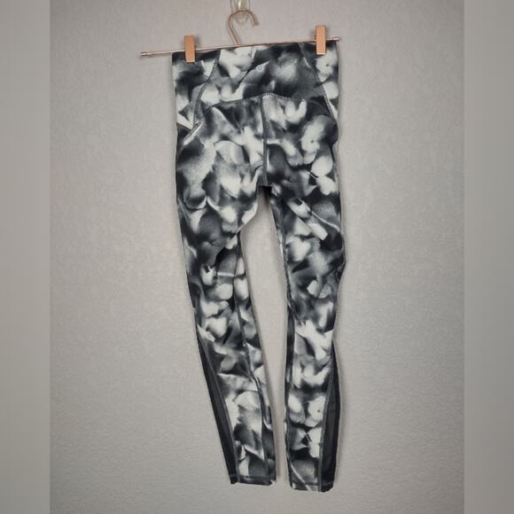 Lululemon Train Times 7/8 Pant 25" Blush Blossom Alpine White / Black Size 4 - Picture 2 of 16